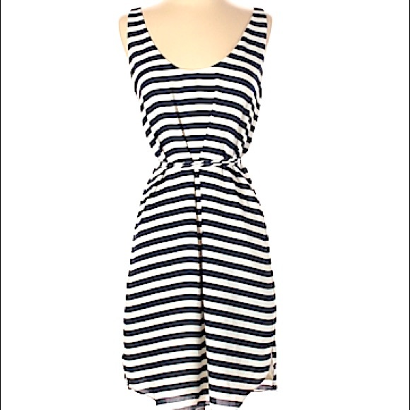 Ann Taylor Dresses & Skirts - Ann Taylor sleeveless dress